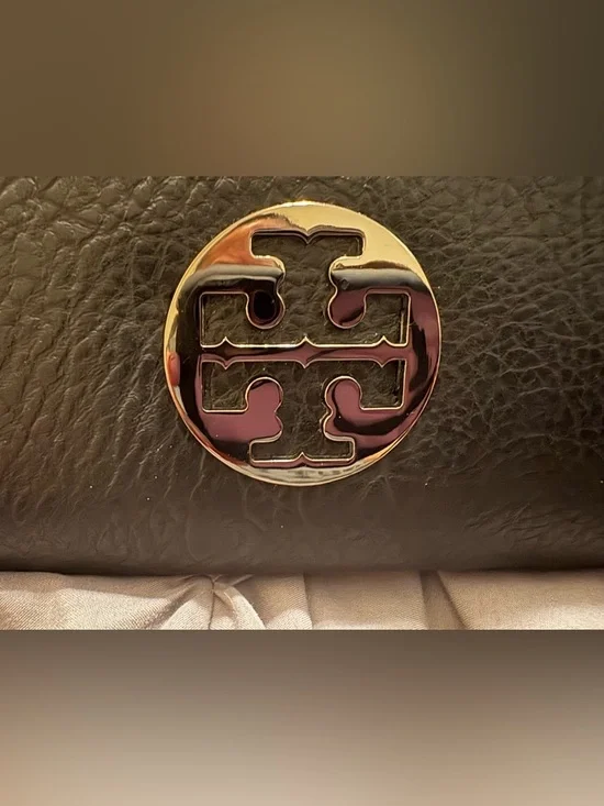 Tory Burch Black Leather Wallet with Logo Medallion - Picture 2 of 4